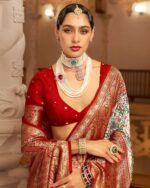 Women Woven Saree with Contrast Border - Image 2